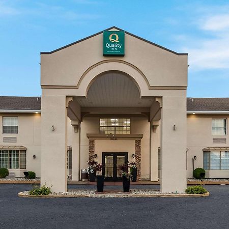 Quality Inn Airport Woodson Terrace Exteriör bild
