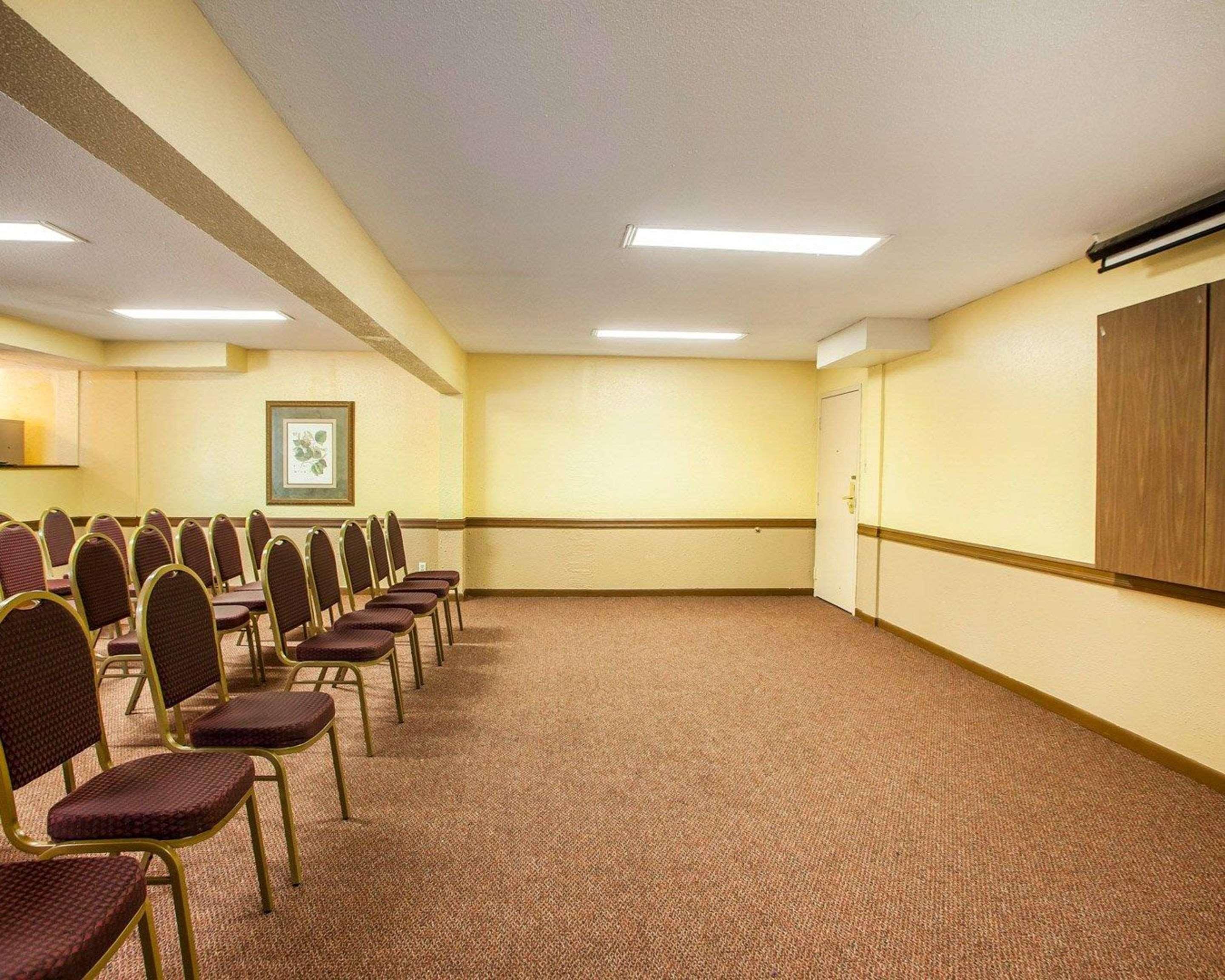 Quality Inn Airport Woodson Terrace Exteriör bild