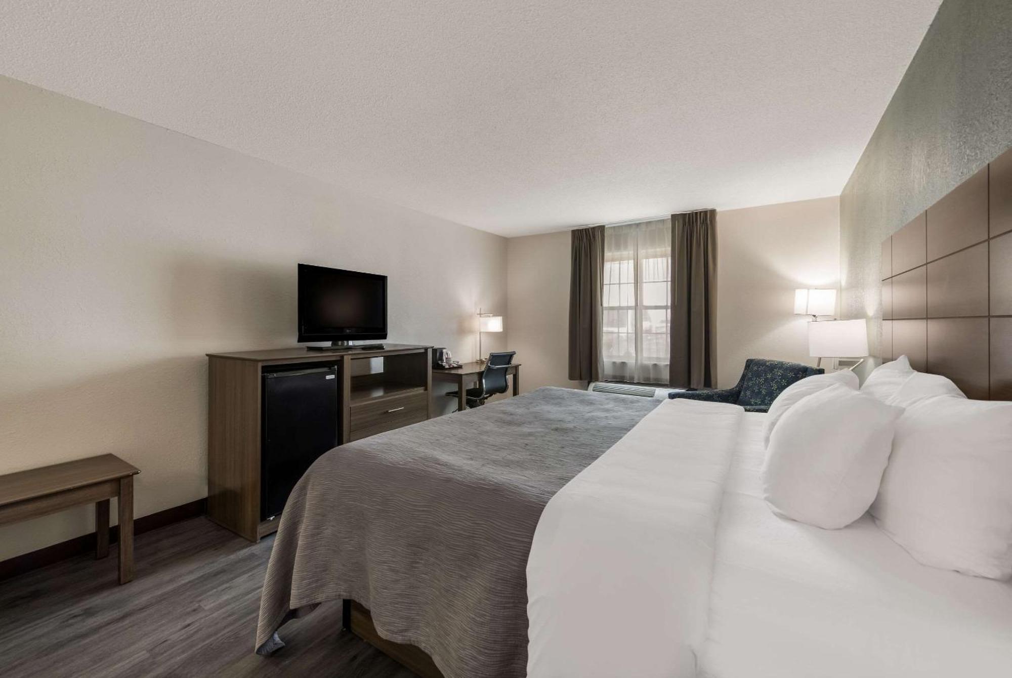 Quality Inn Airport Woodson Terrace Exteriör bild