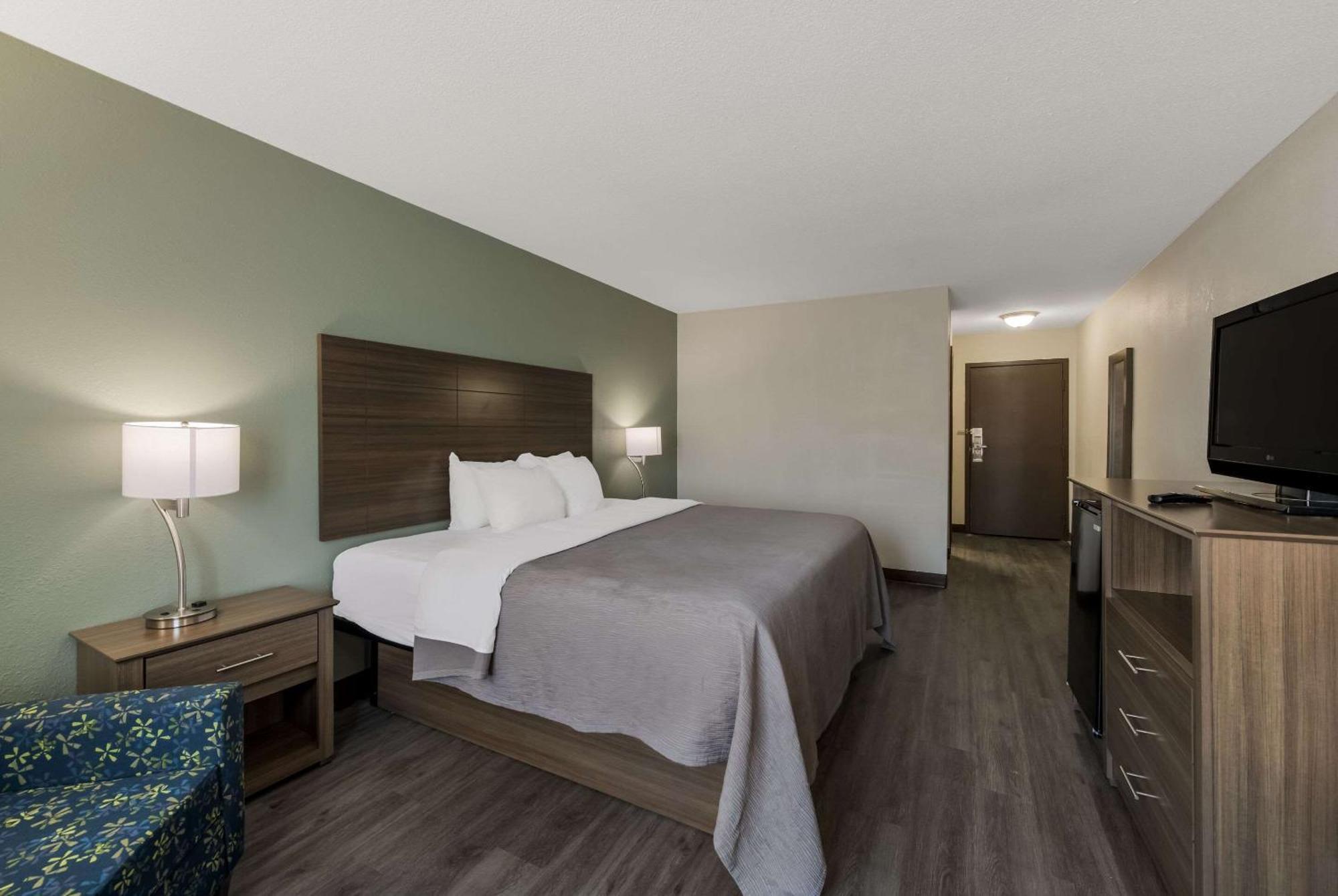 Quality Inn Airport Woodson Terrace Exteriör bild