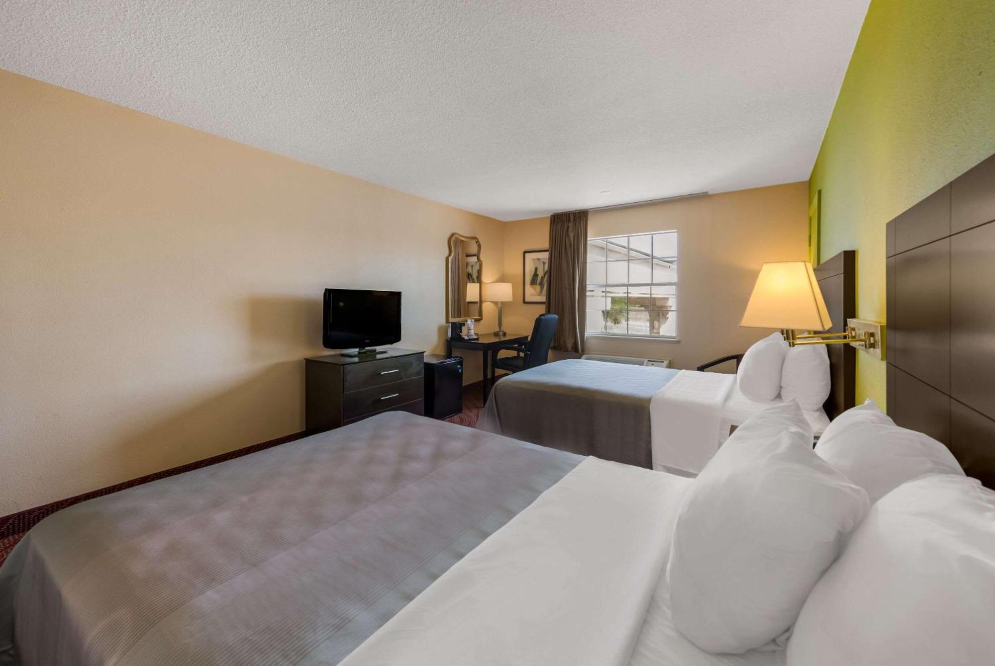 Quality Inn Airport Woodson Terrace Exteriör bild