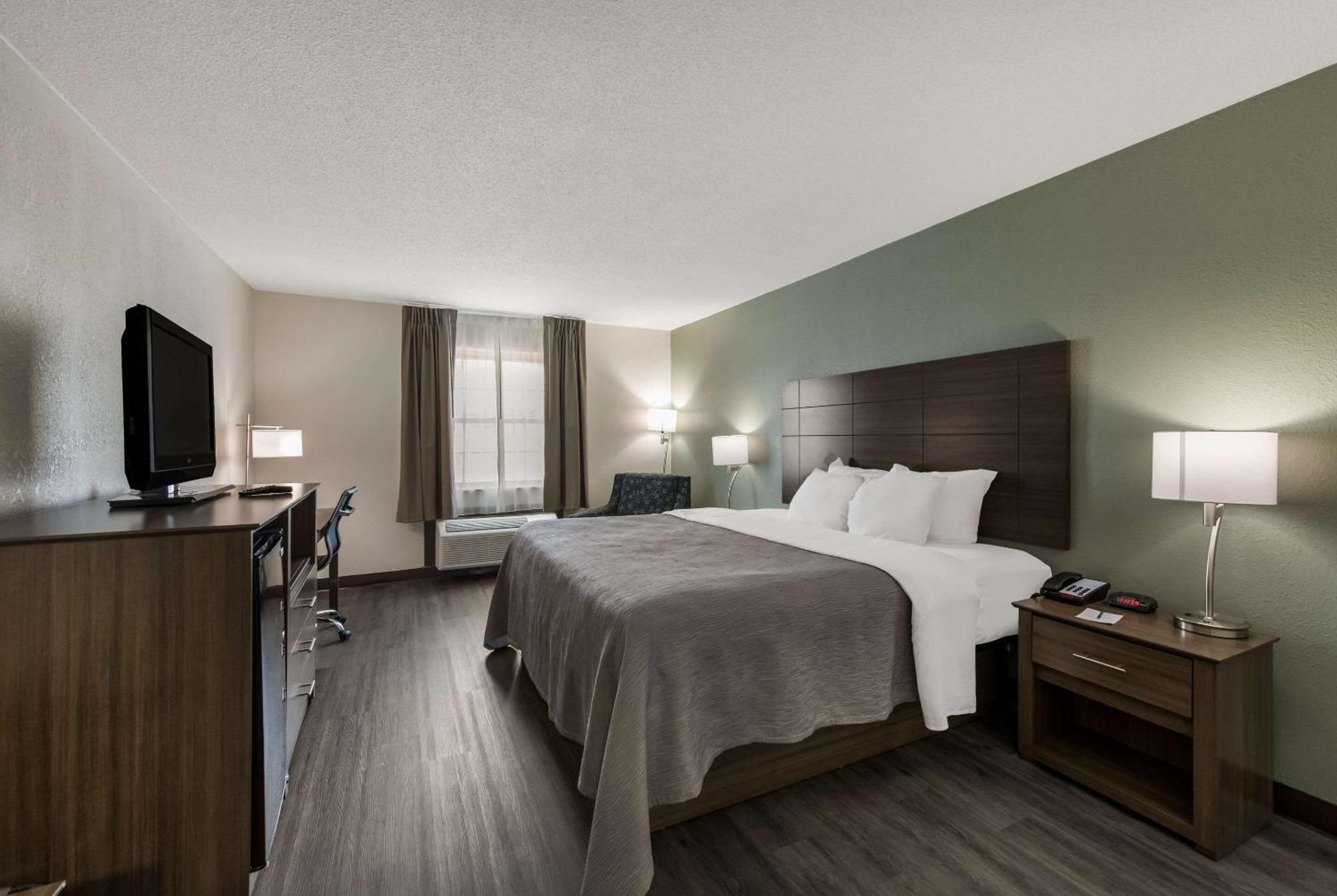 Quality Inn Airport Woodson Terrace Exteriör bild