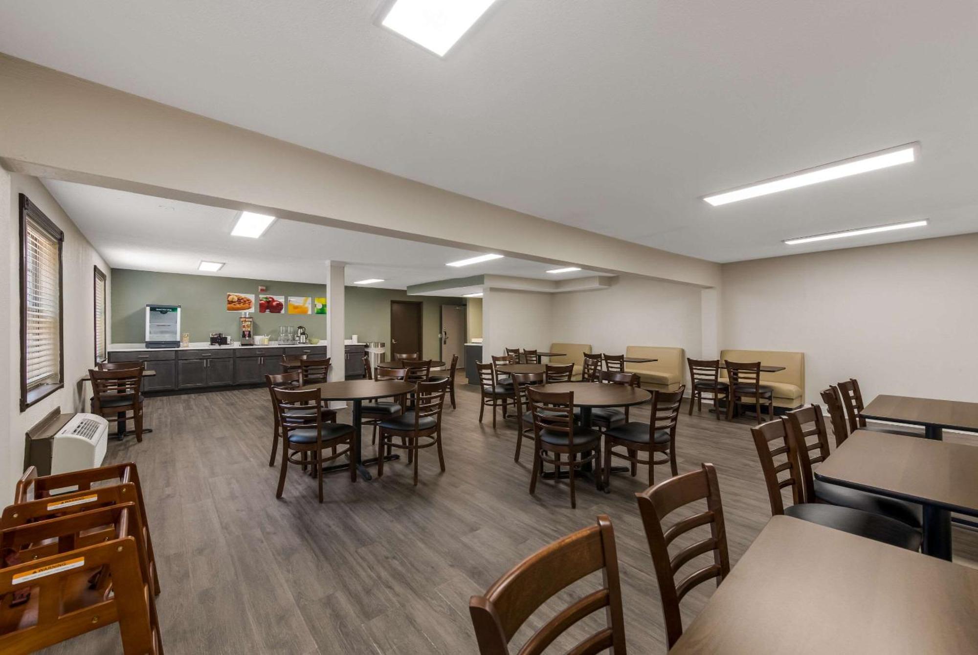 Quality Inn Airport Woodson Terrace Exteriör bild