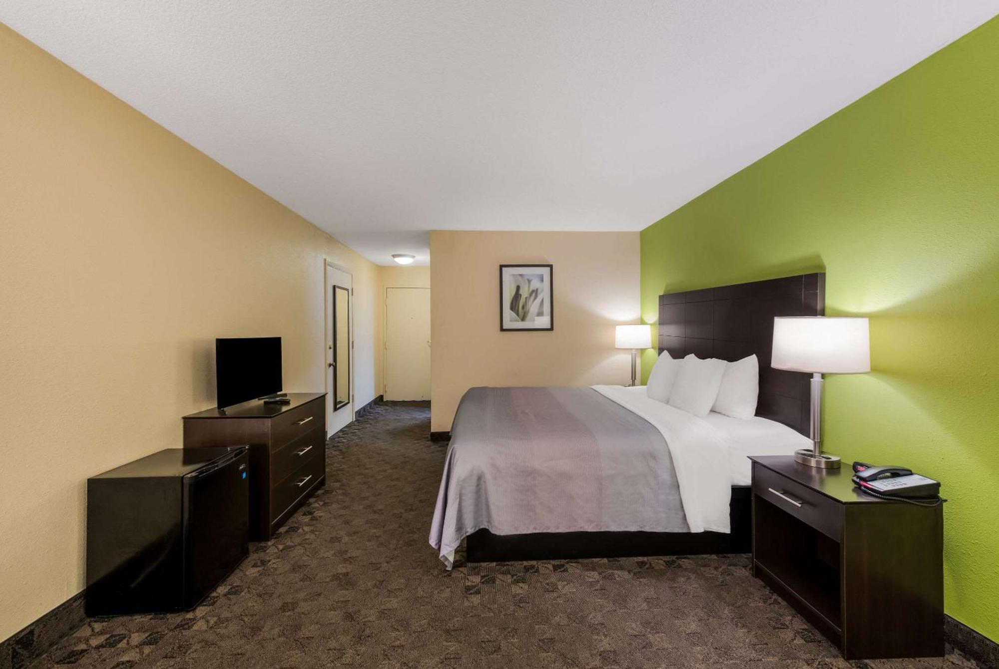Quality Inn Airport Woodson Terrace Exteriör bild
