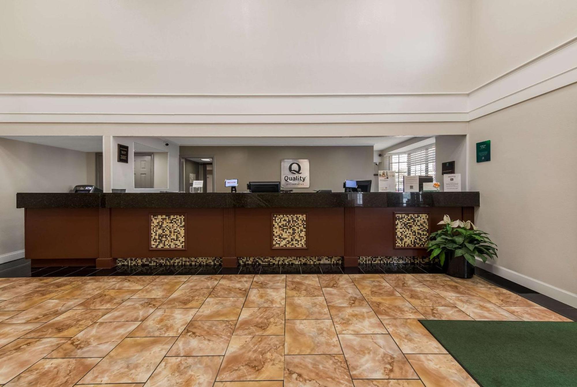 Quality Inn Airport Woodson Terrace Exteriör bild