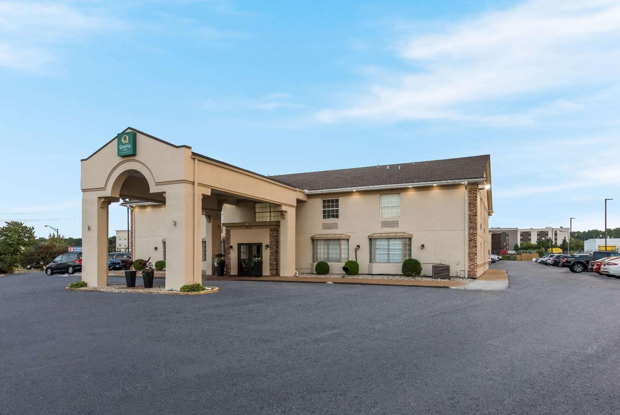 Quality Inn Airport Woodson Terrace Exteriör bild