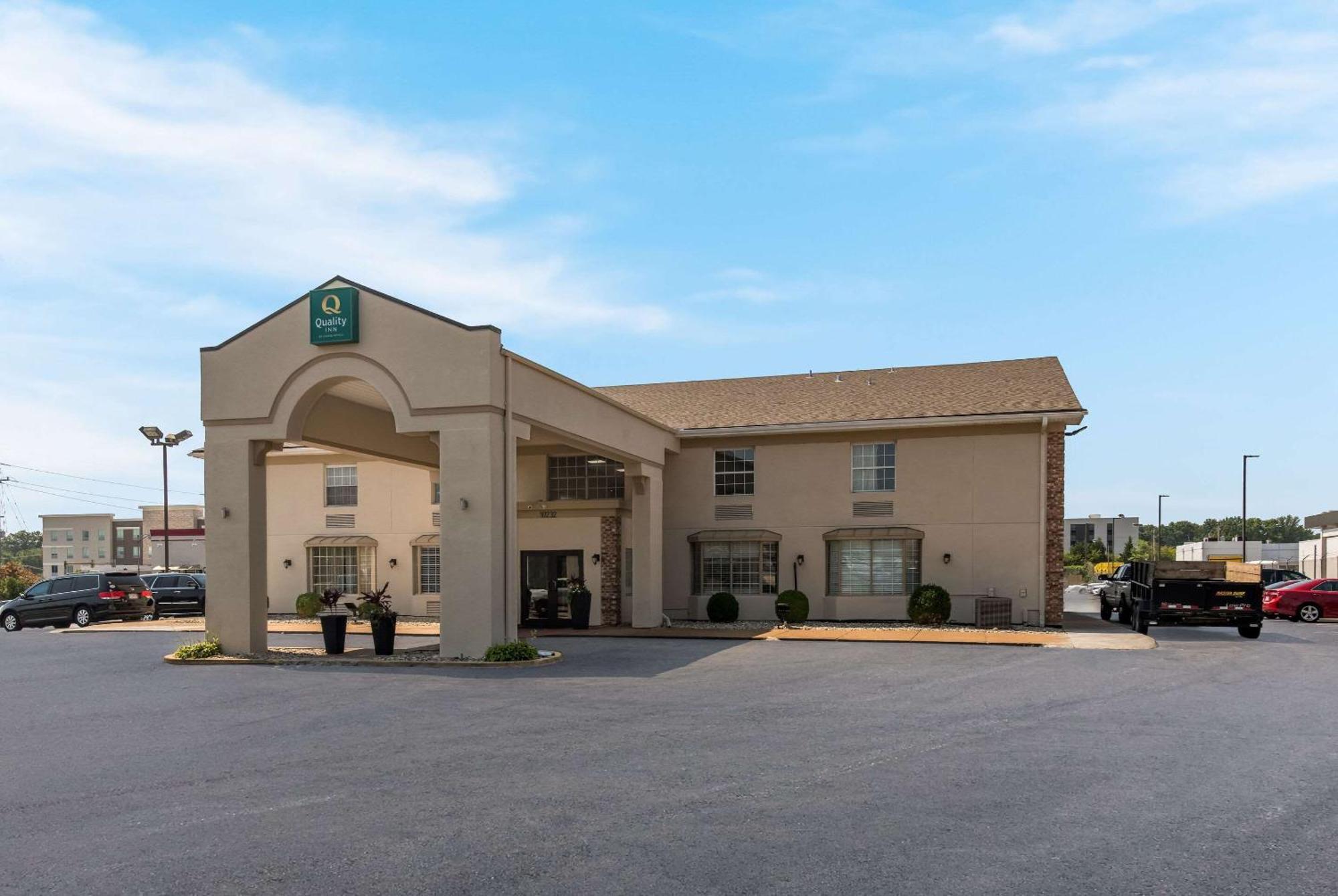 Quality Inn Airport Woodson Terrace Exteriör bild
