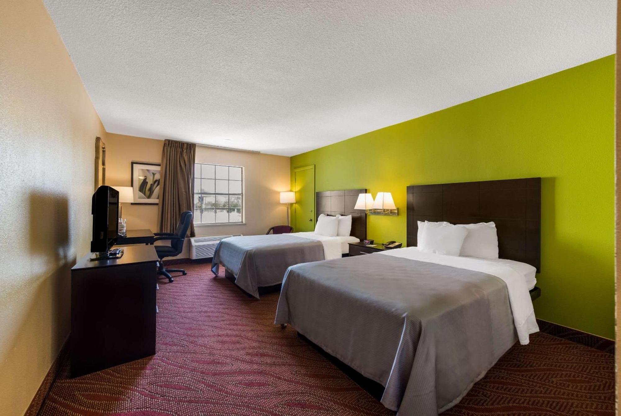 Quality Inn Airport Woodson Terrace Exteriör bild