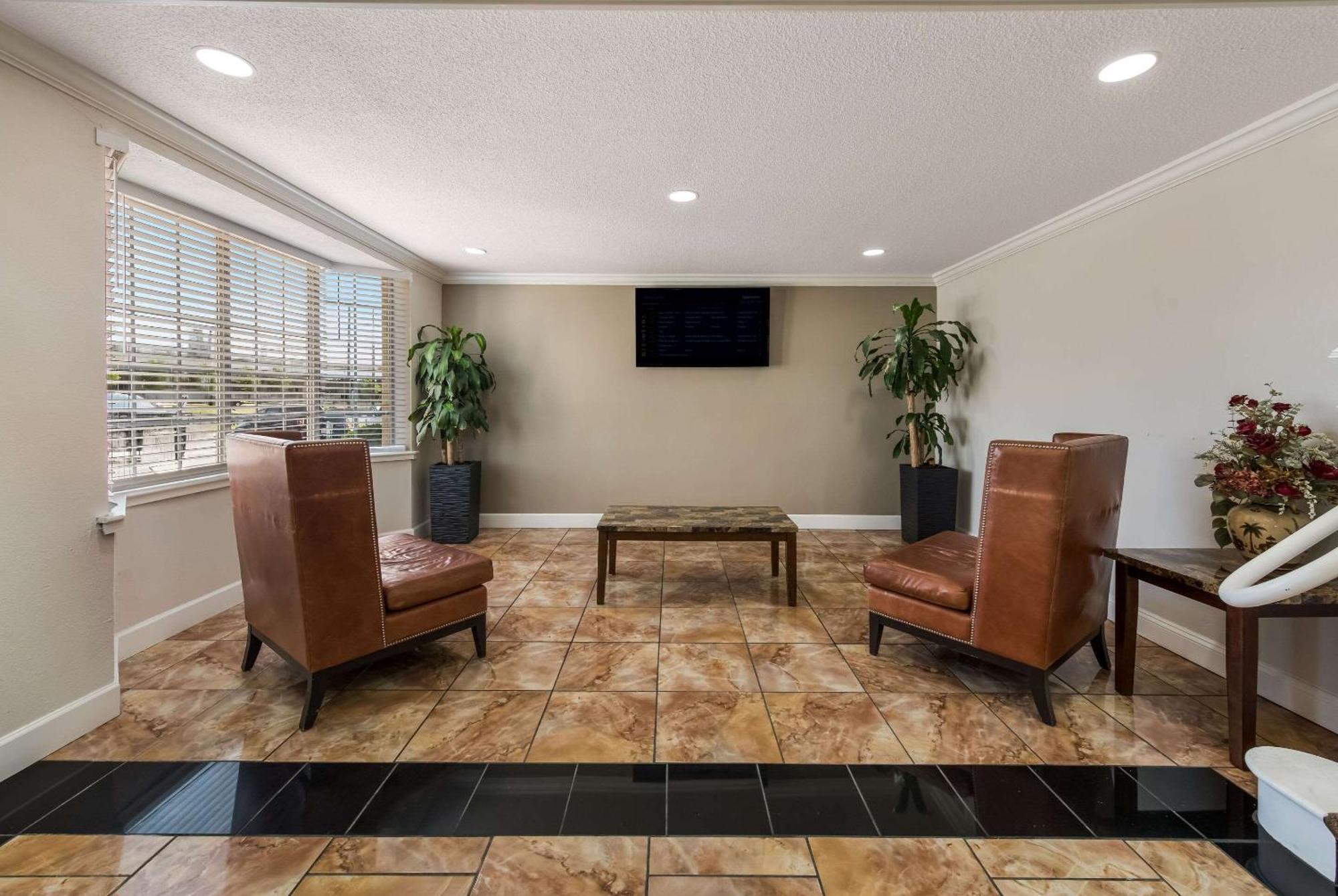 Quality Inn Airport Woodson Terrace Exteriör bild
