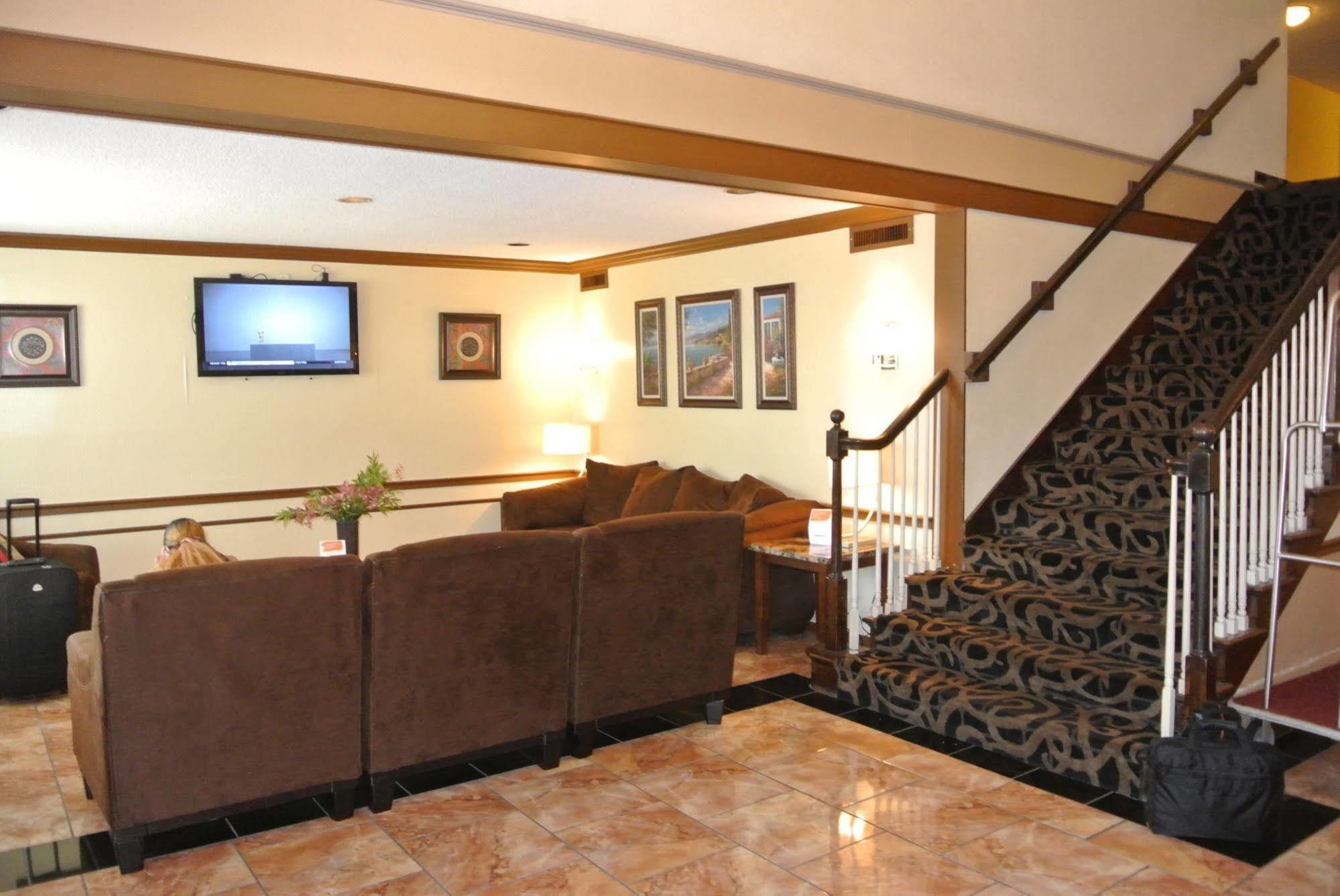 Quality Inn Airport Woodson Terrace Exteriör bild