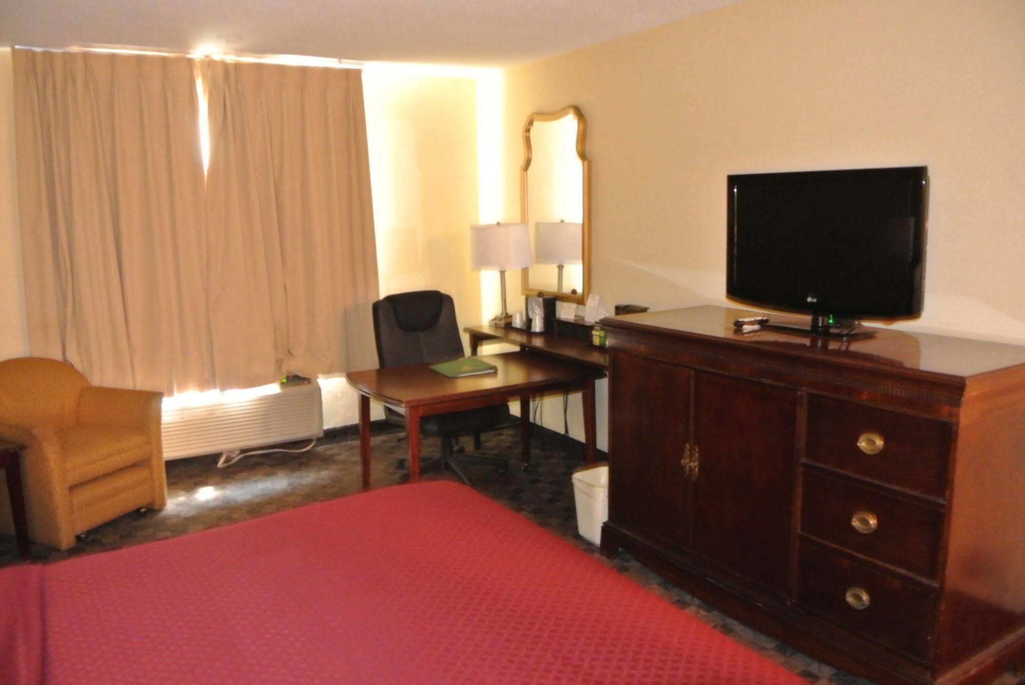Quality Inn Airport Woodson Terrace Exteriör bild
