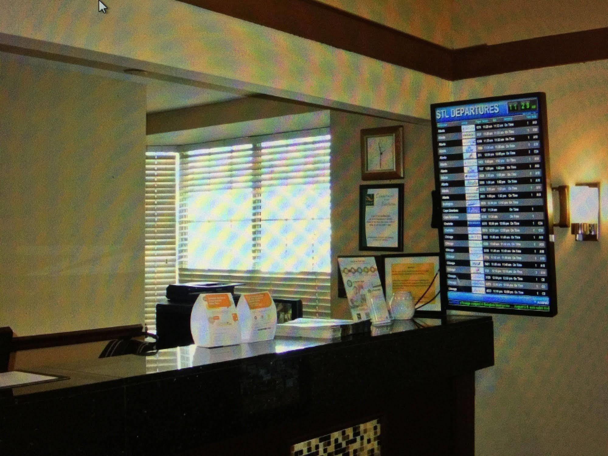 Quality Inn Airport Woodson Terrace Exteriör bild