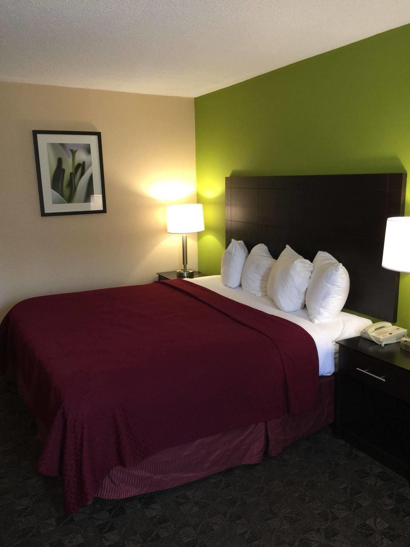 Quality Inn Airport Woodson Terrace Exteriör bild
