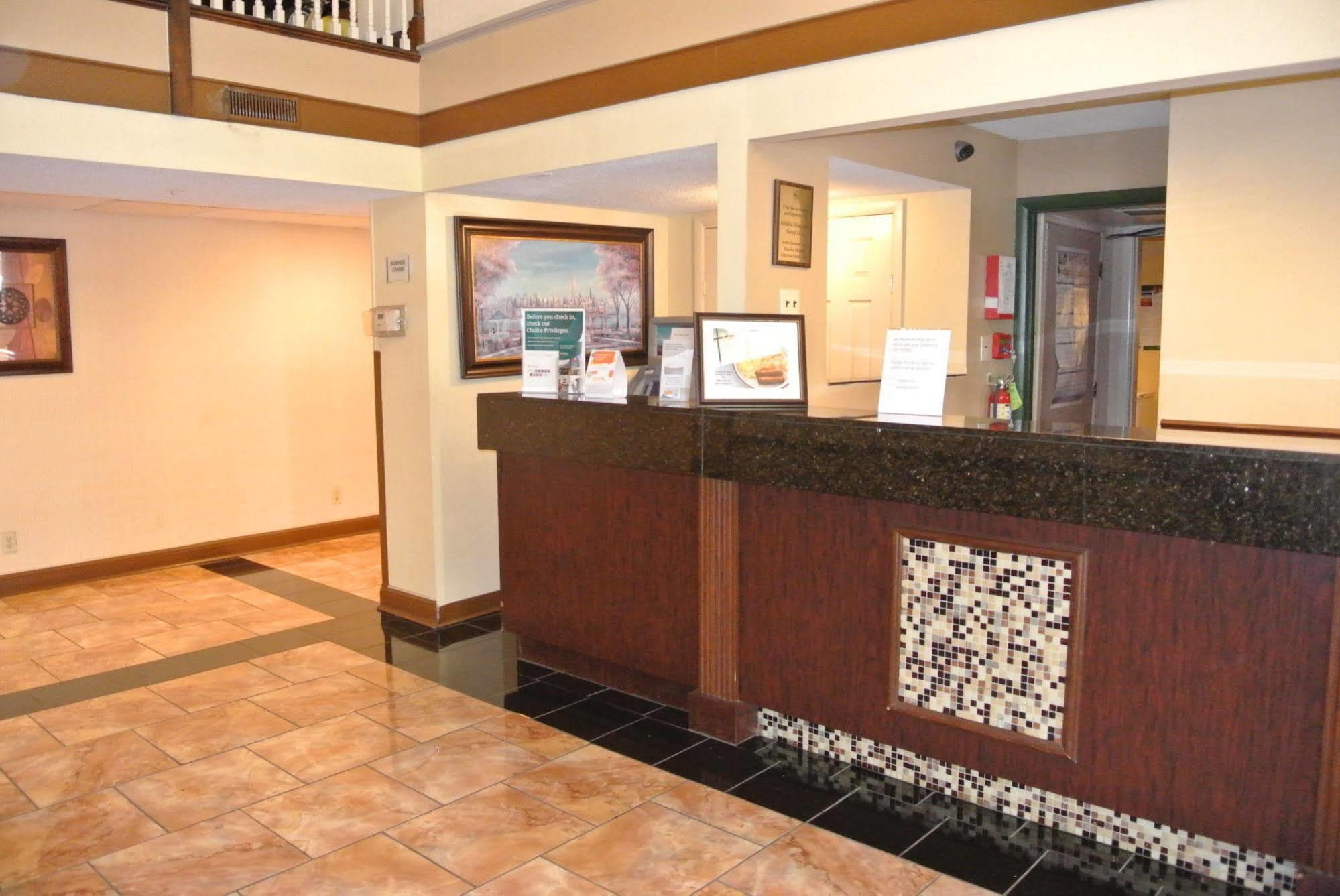 Quality Inn Airport Woodson Terrace Exteriör bild