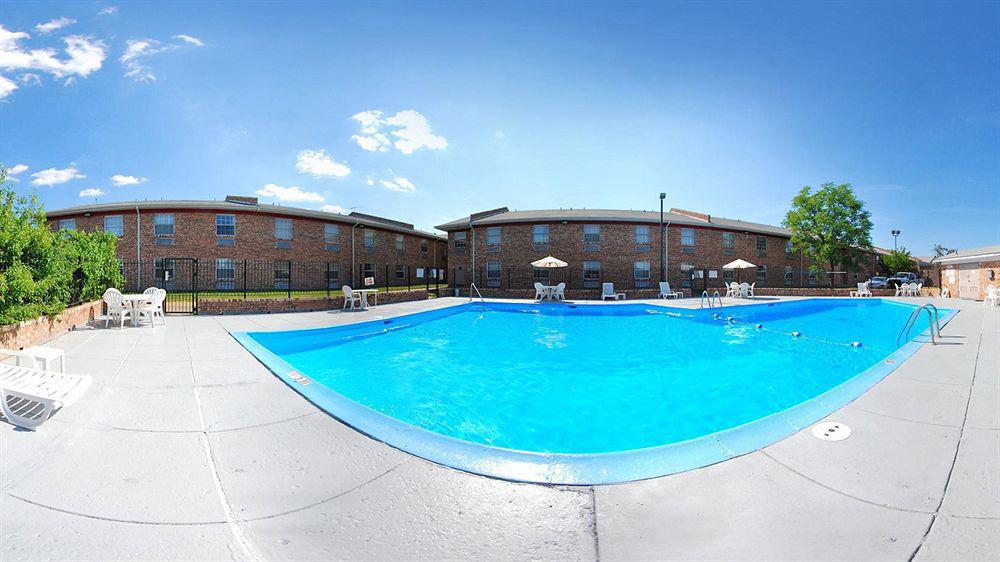 Quality Inn Airport Woodson Terrace Exteriör bild
