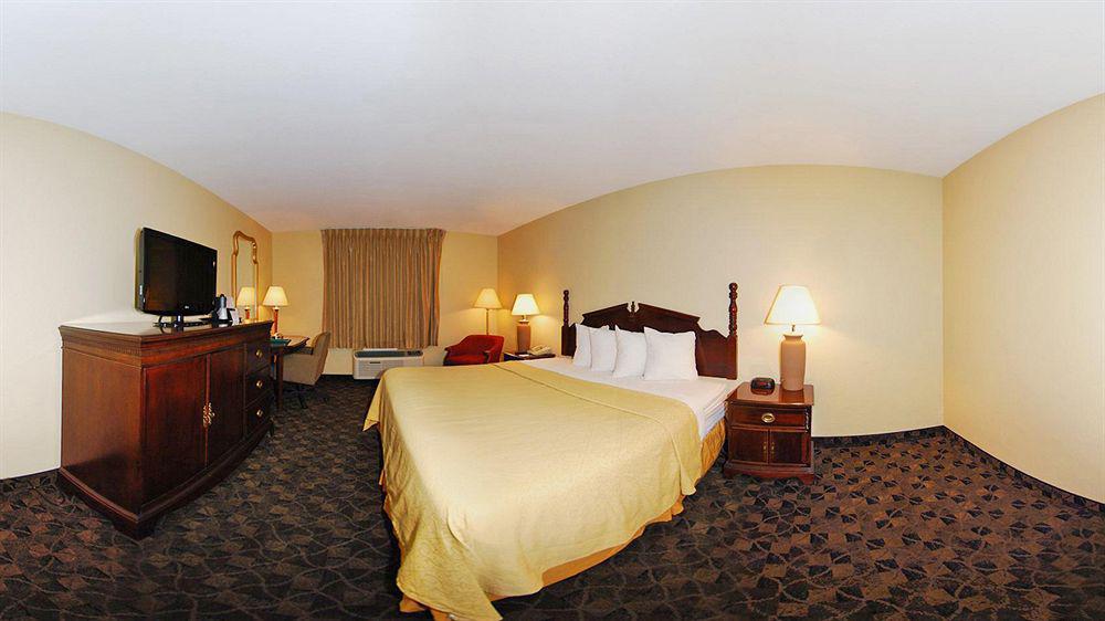Quality Inn Airport Woodson Terrace Exteriör bild